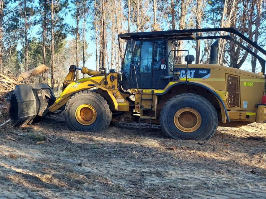 966H CAT Loader and Rake